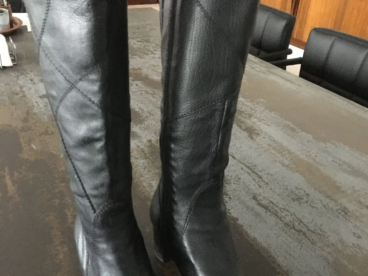 Billede 1 - Lange sorte støvler m. Lynlås