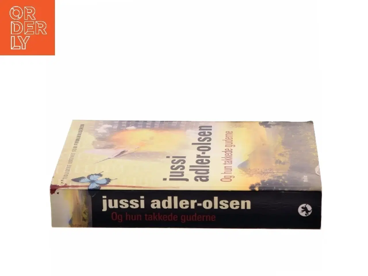 Billede 2 - Og hun takkede guderne af Jussi Adler-Olsen (Bog)