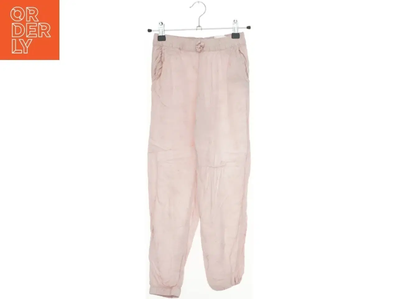 Billede 1 - Lyserøde bukser med sommerfuglemønster fra H&M (str. 134)