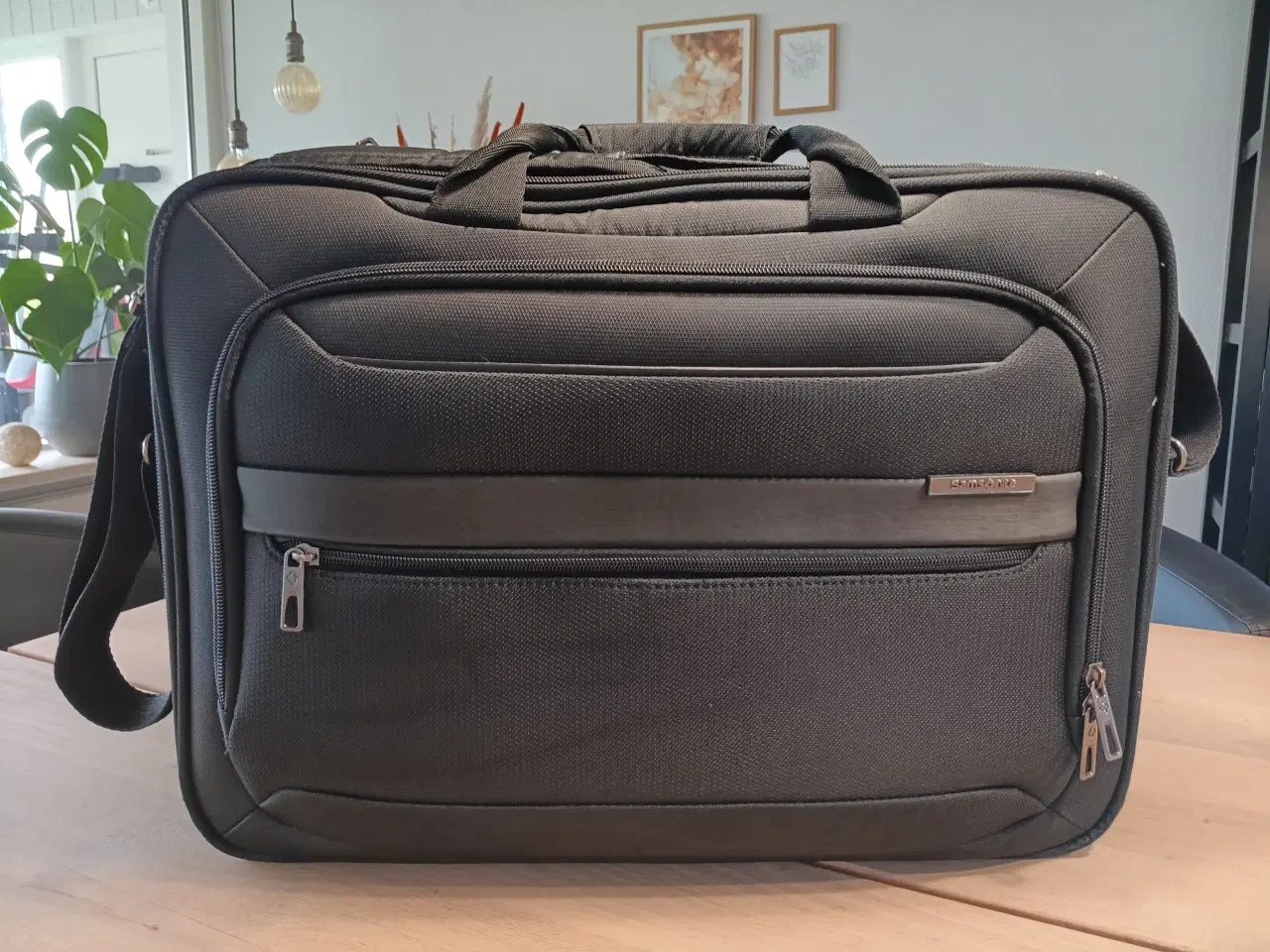 Billede 1 - PC taske, god stand, med opladningsmulighed