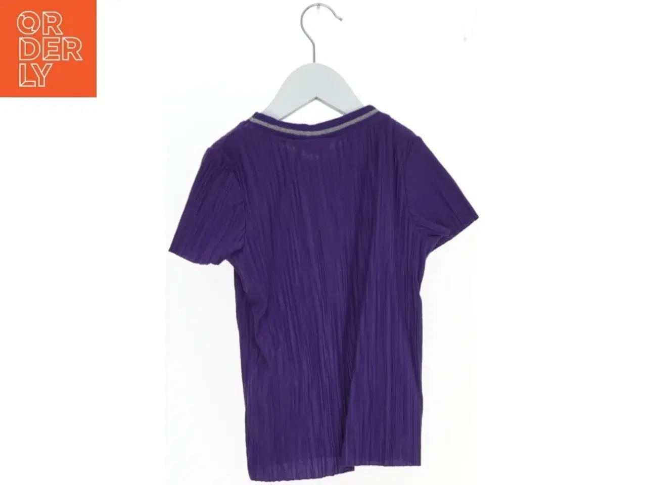 Billede 2 - Lilla T-shirt fra Name It (str. 116)
