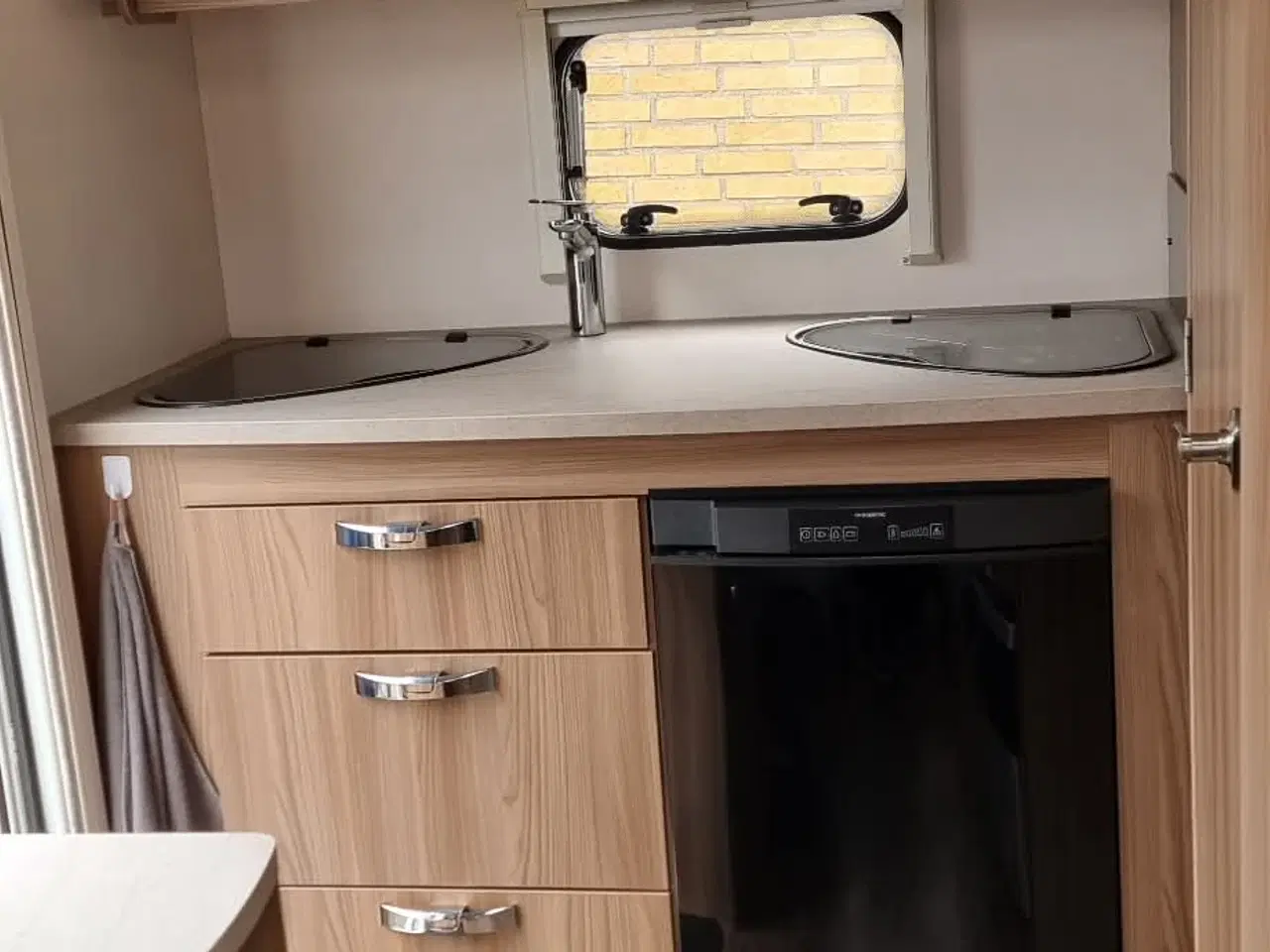 Billede 4 - Let rejsevogn med markise og mover