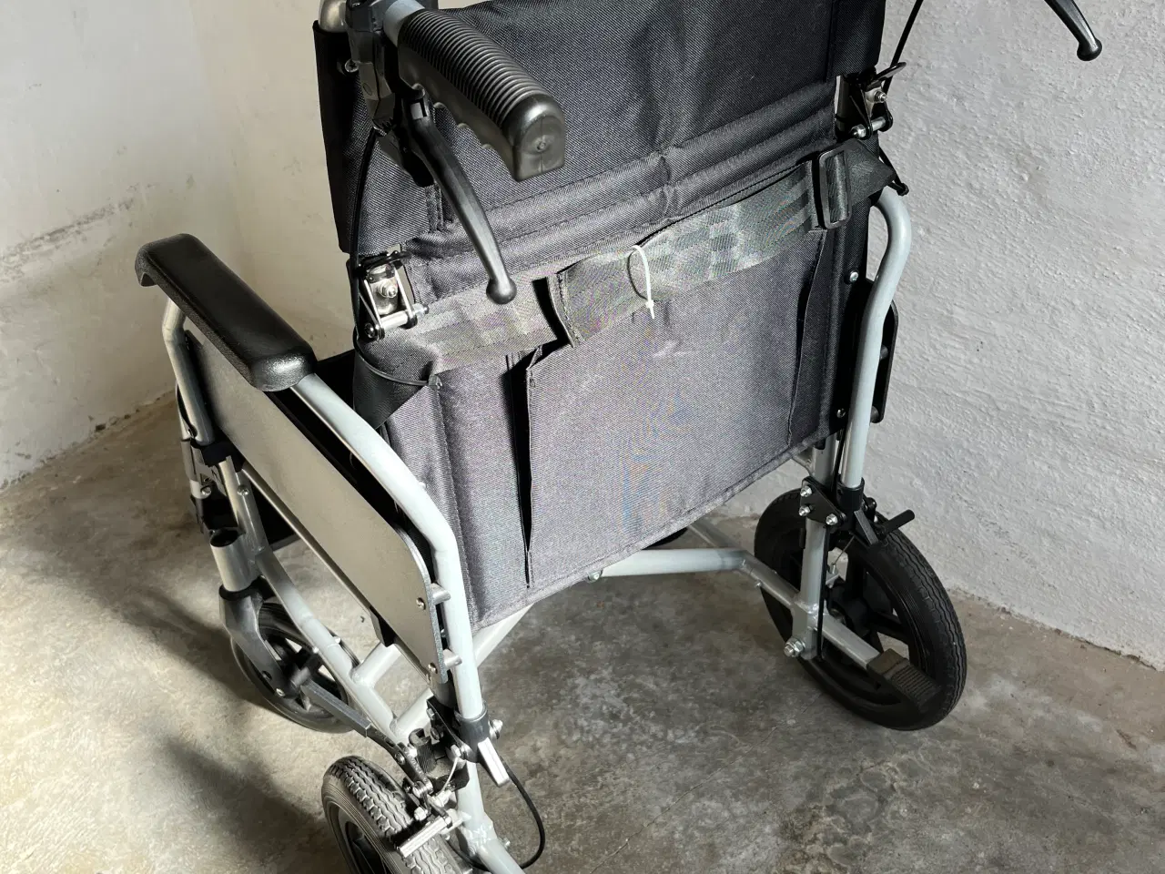 Billede 6 - Letvægtskørestol i aluminium.