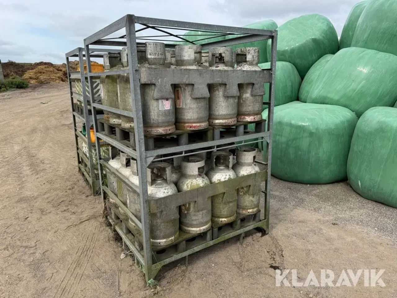 Billede 11 - Bure med tomme gasflasker BP Gas og Kosangas