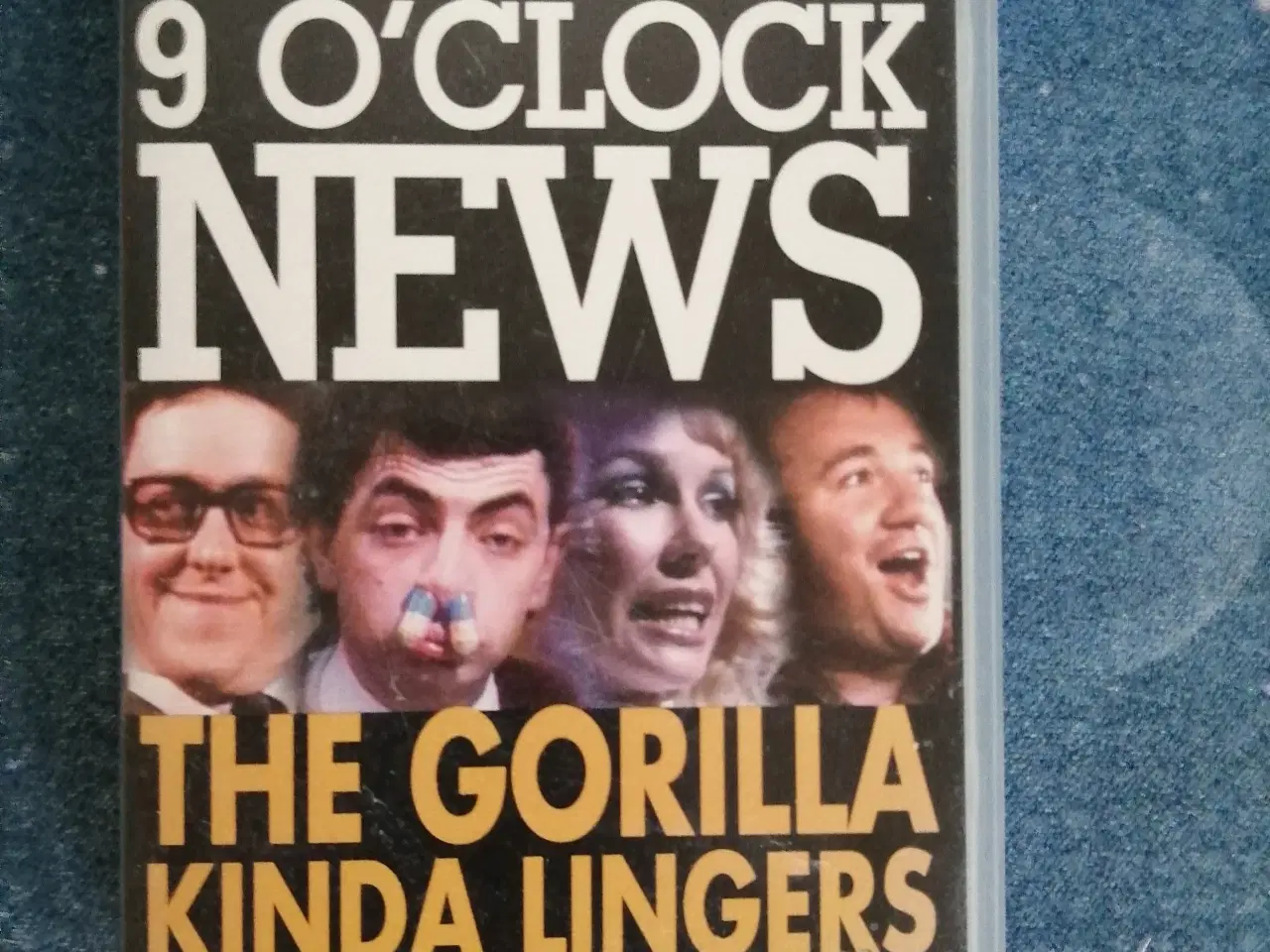 Billede 1 - Not the Nine O'clock News:The Gorilla Kinda Linger