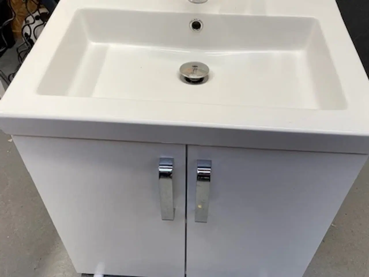 Billede 4 - Håndvask med skab - Spejlskab - Toilet