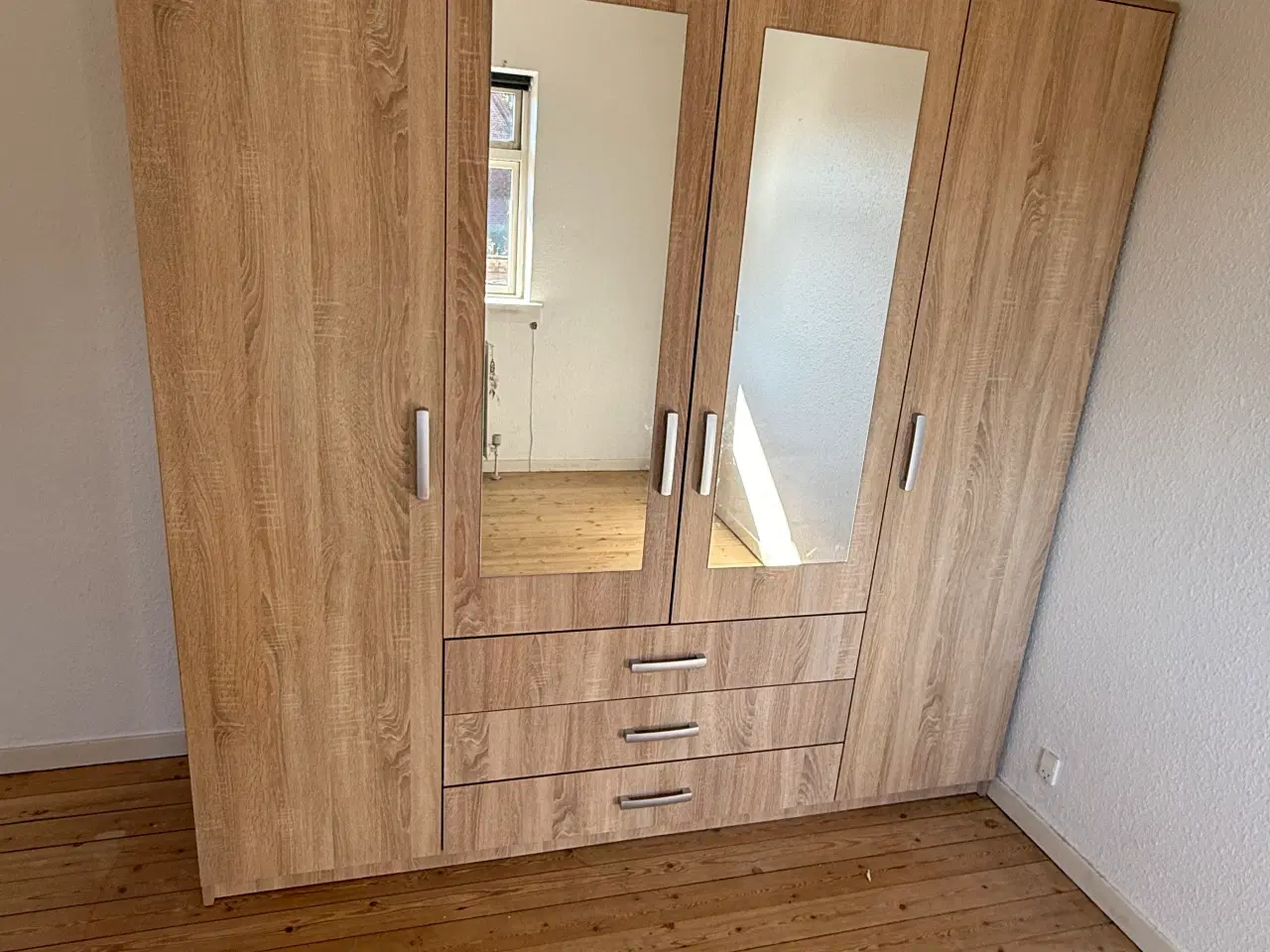 Billede 1 - Nyt Vellerup garderobeskab fra Jysk