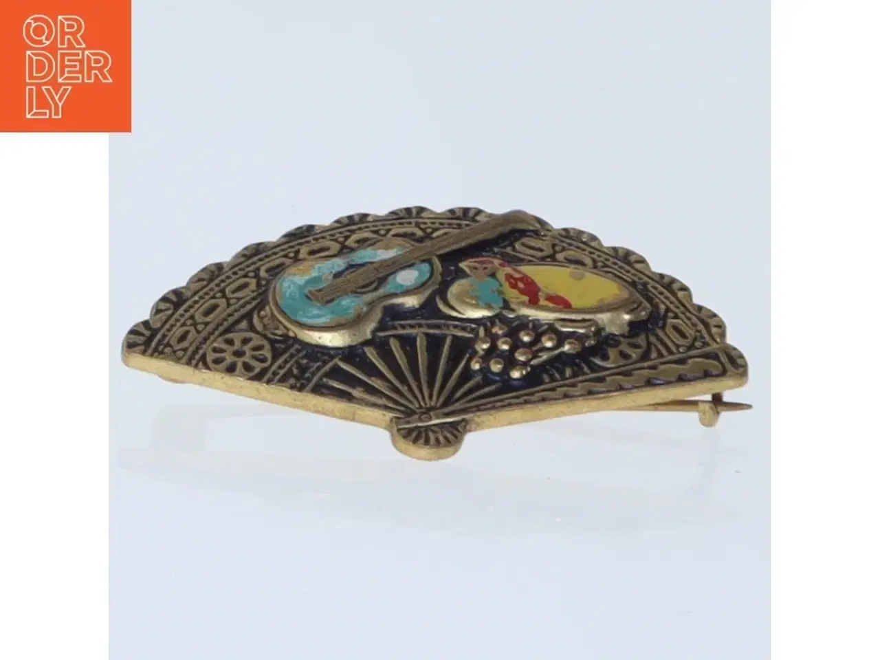 Billede 3 - vifte formet broche med guitar og dame (str. 4,5 cm)