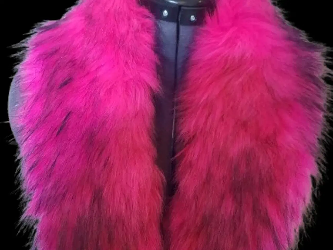 Billede 1 - kunstig pink pelskrave