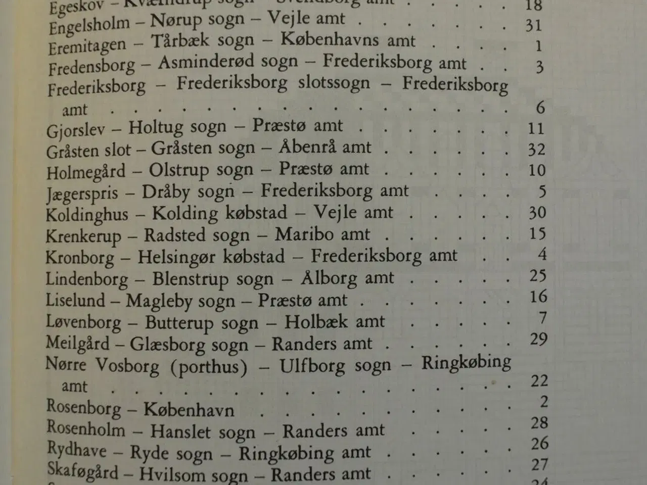 Billede 2 - slotte og herregåde i korssting, Af ida-merete erl