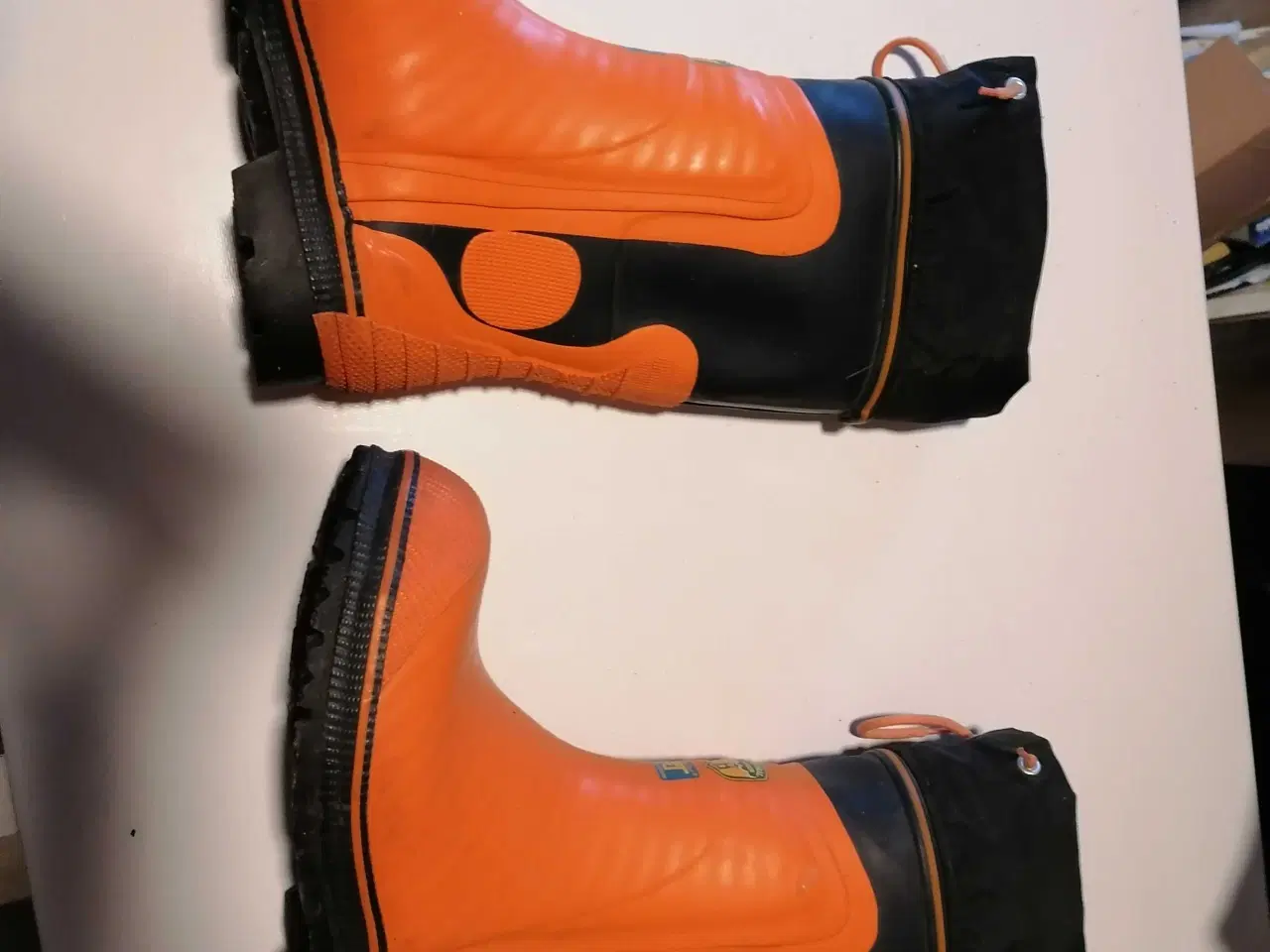 Billede 3 - Skærestøvler Str 41 til Motorsav 