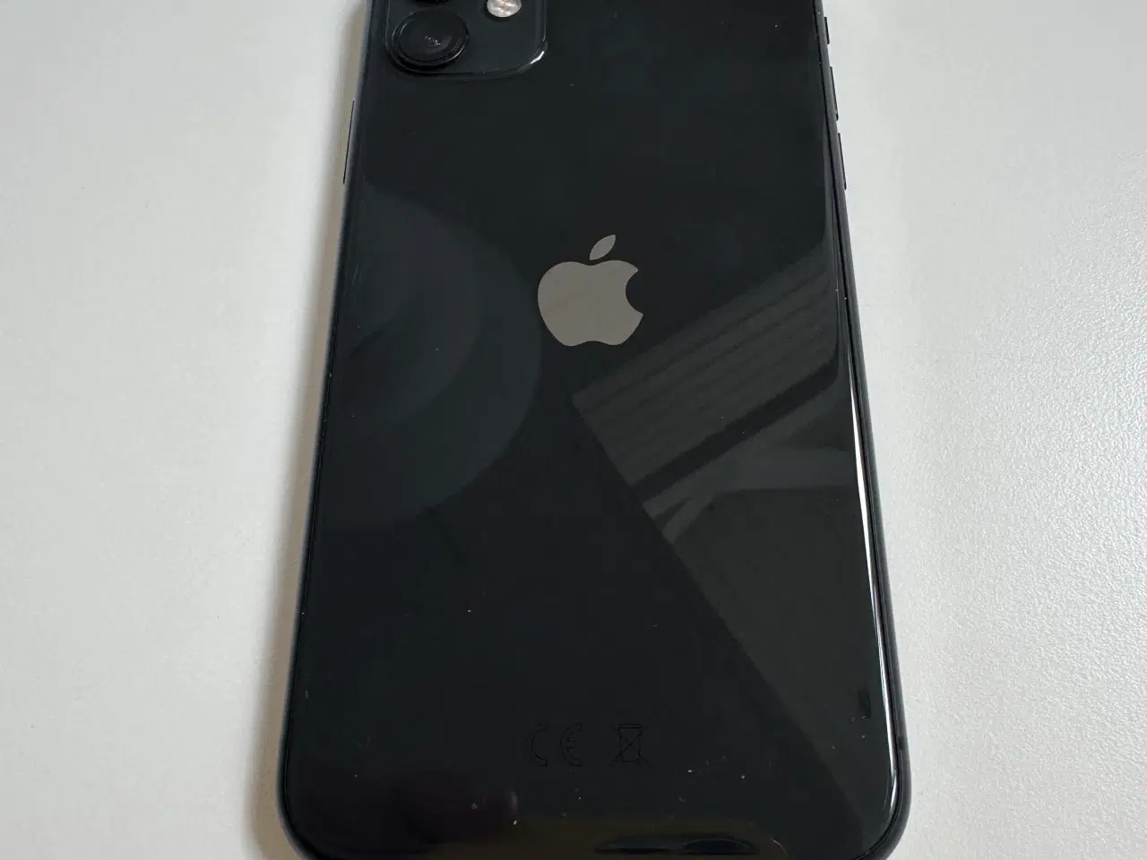 Billede 2 - iPhone 11 sort i meget fin stand