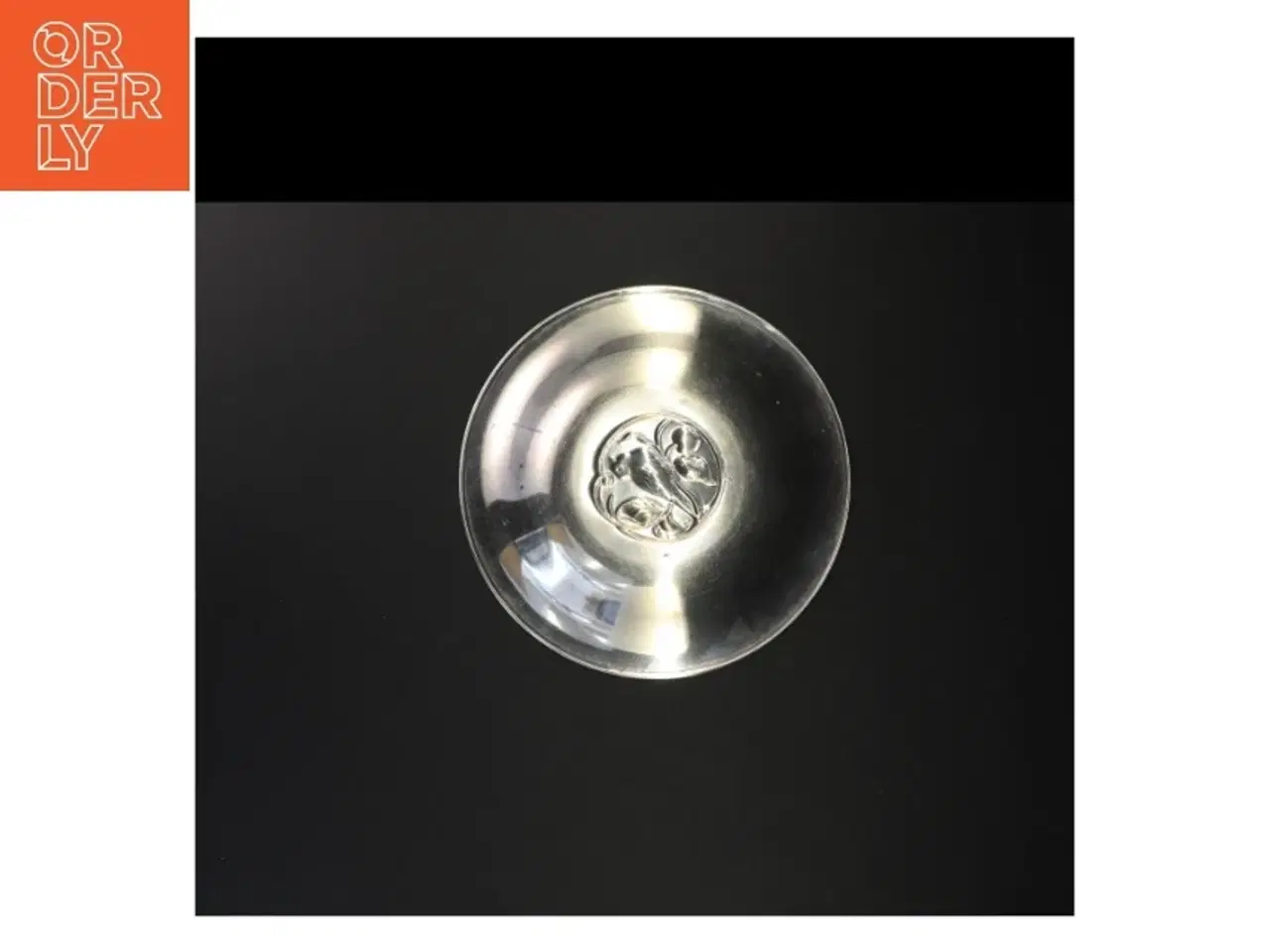 Billede 3 - Metal bakke med dekorativt motiv (str. I diameter 21 cm)