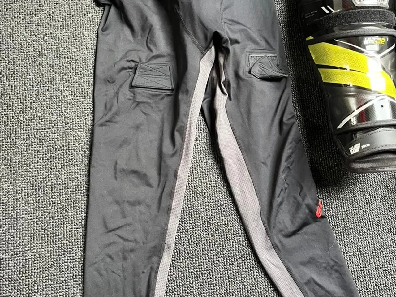 Billede 5 - Ishockeyudstyr - Komplet NYT top sæt til senior.