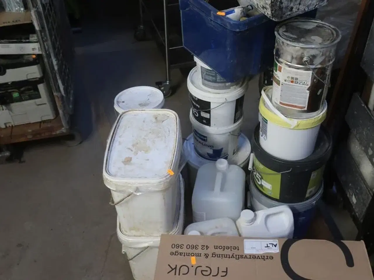 Billede 1 - Åbne maling, spande værktøj m.m.