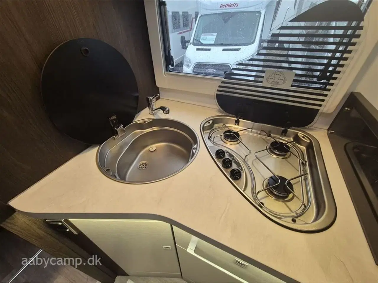 Billede 12 - 2022 - Benimar Tessoro 497   Nk pakke. Automatgear. solceller. Lithium batteri. Markise. cykelstativ. Queensbed. A/C.