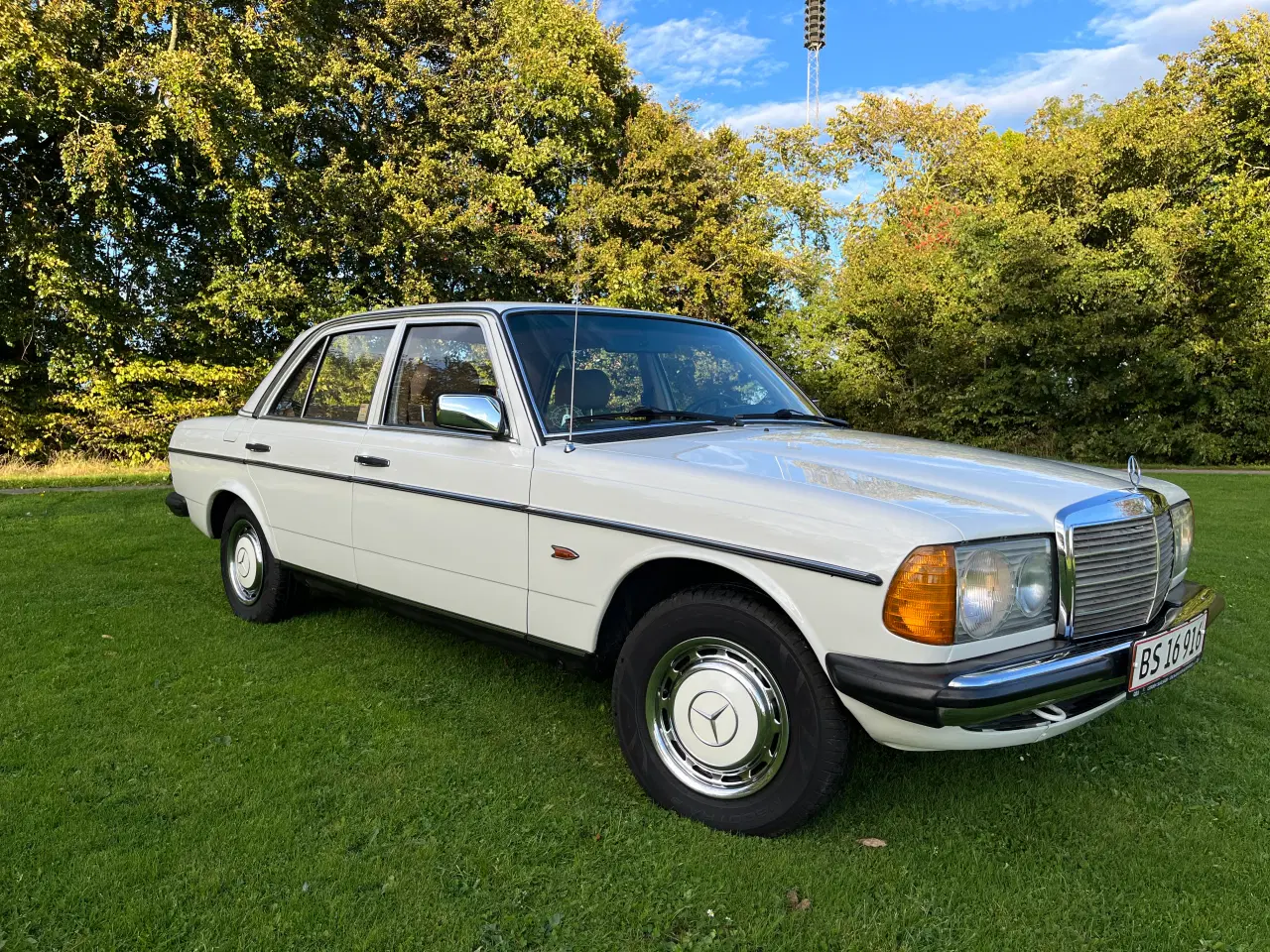 Billede 2 - Mercedes 300D  w123 1982 