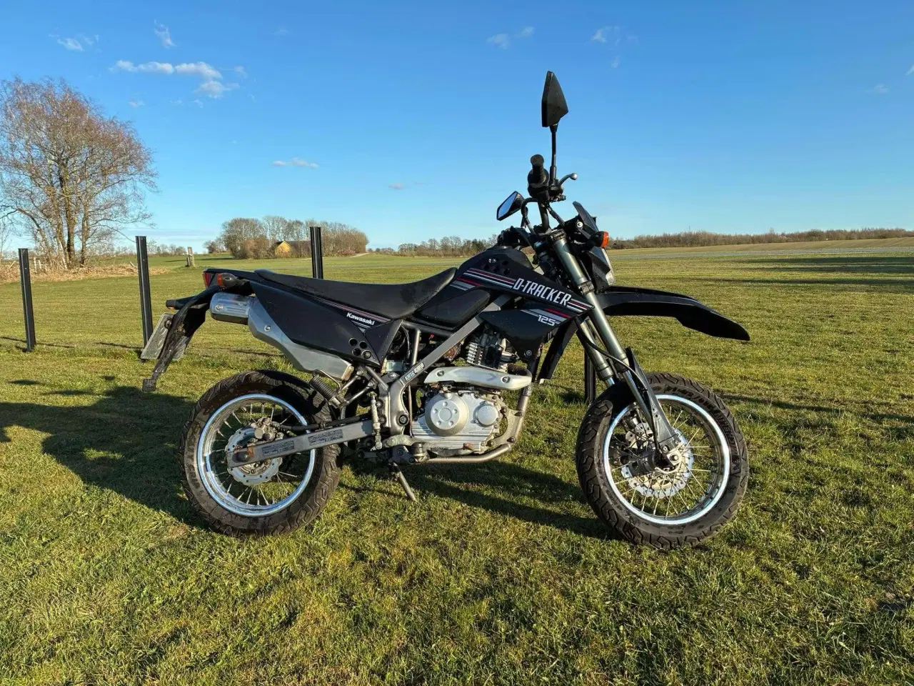 Billede 3 - Kawasaki D-Tracker 125cc – Sort, Super Stand!