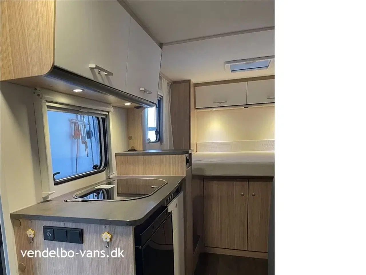 Billede 6 - 2022 - SunLight VAN V69   Fritstående dobbeltseng i bag