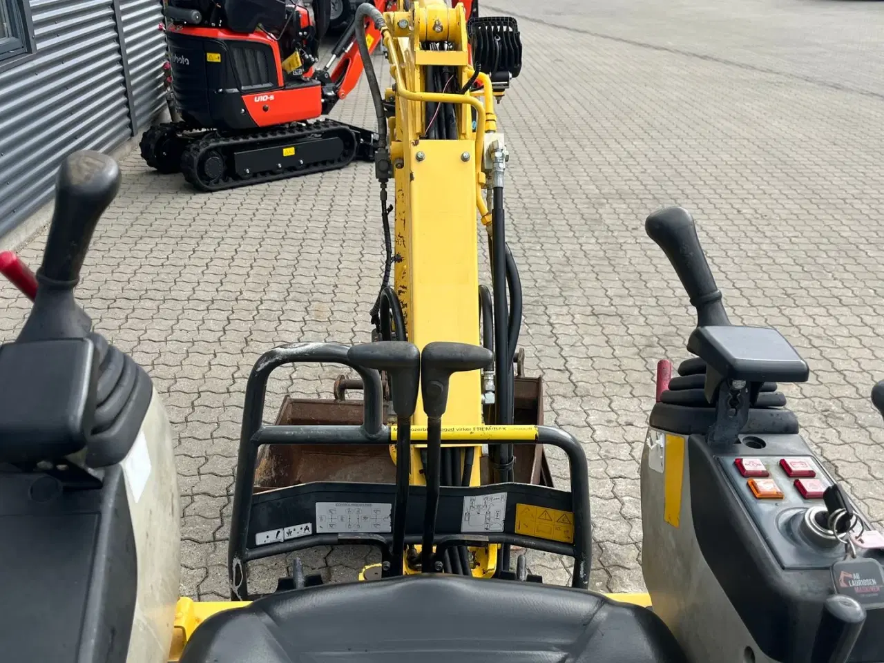 Billede 8 - New Holland E10SR Tiltman og 3 skovle