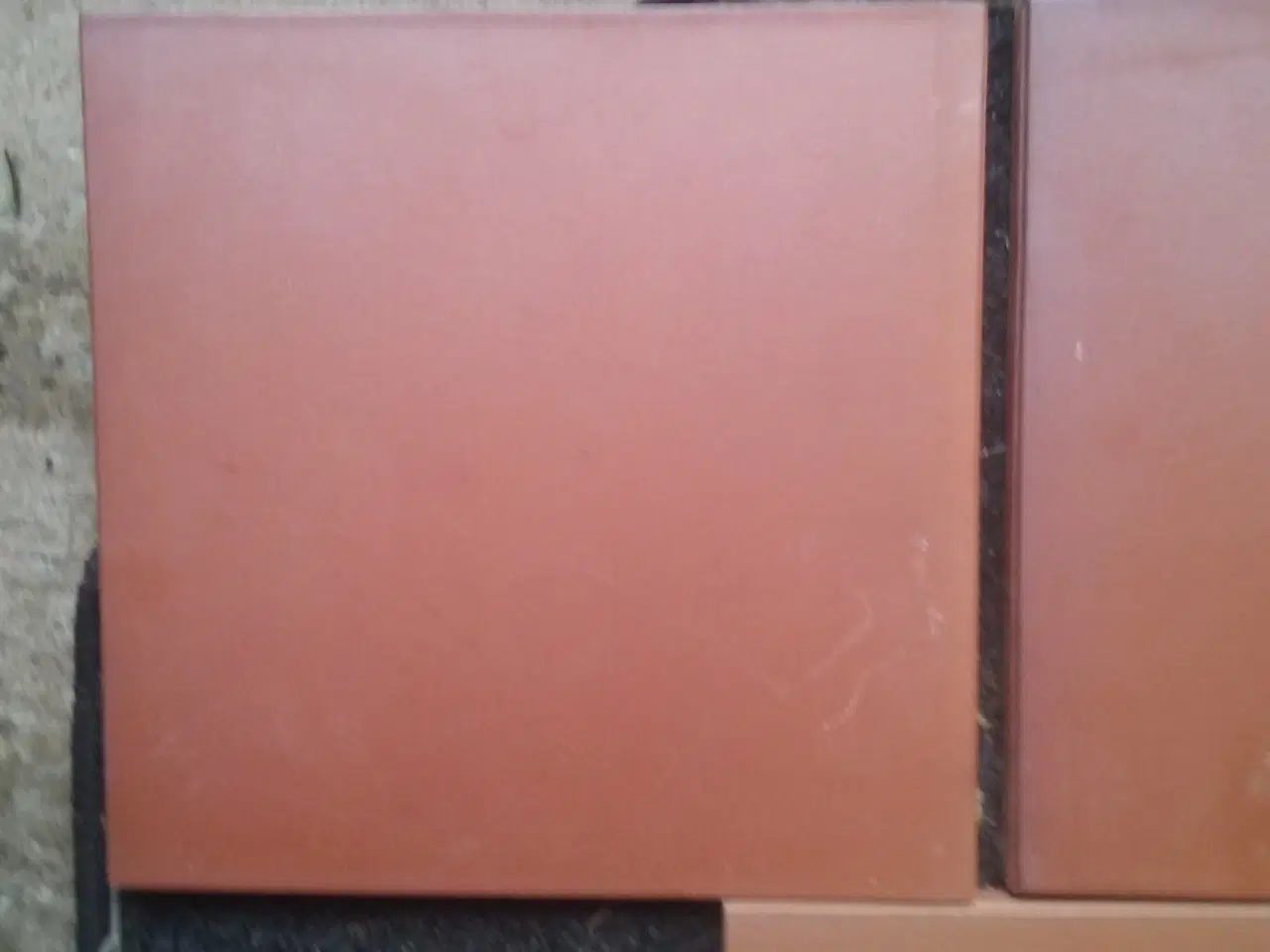 Billede 5 - 4 stk retro ABC klinker i rødbrun - 24 X 24 X 1,5