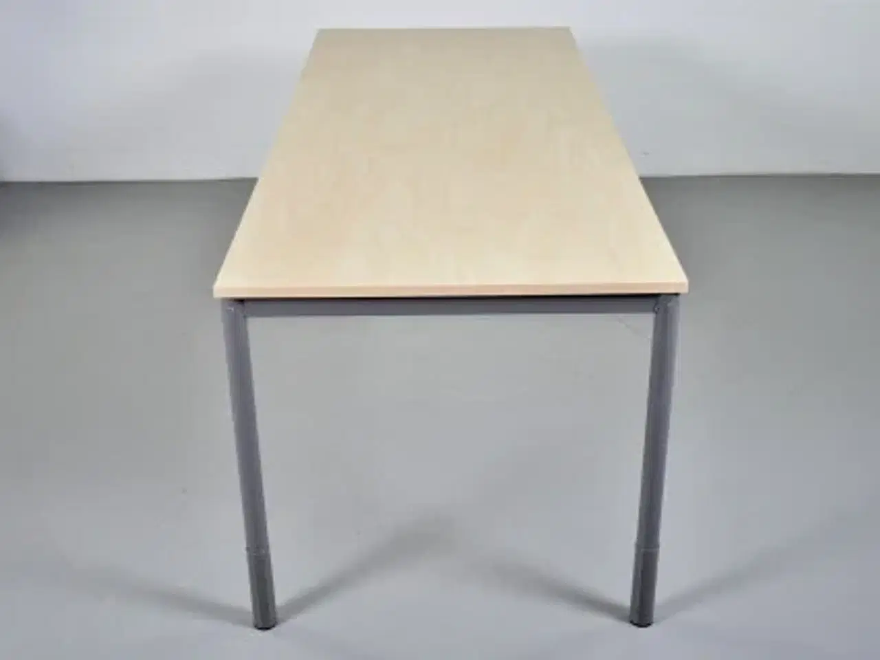 Billede 2 - Efg kantinebord med birkeplade og gråt stel