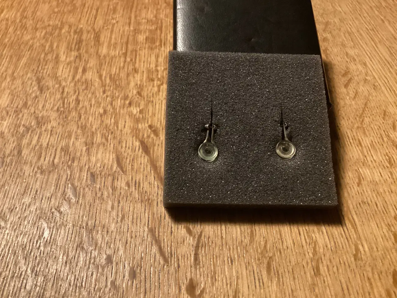 Billede 6 - GJ Heritage Øreclips 1997 m/Røde Sten