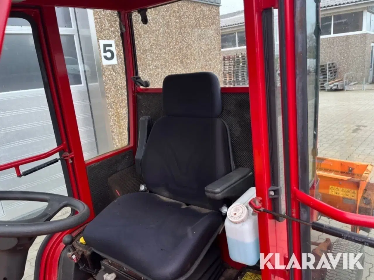 Billede 6 - Redskabsbærer Toro Groundmaster 3280D med kost og saltspreder