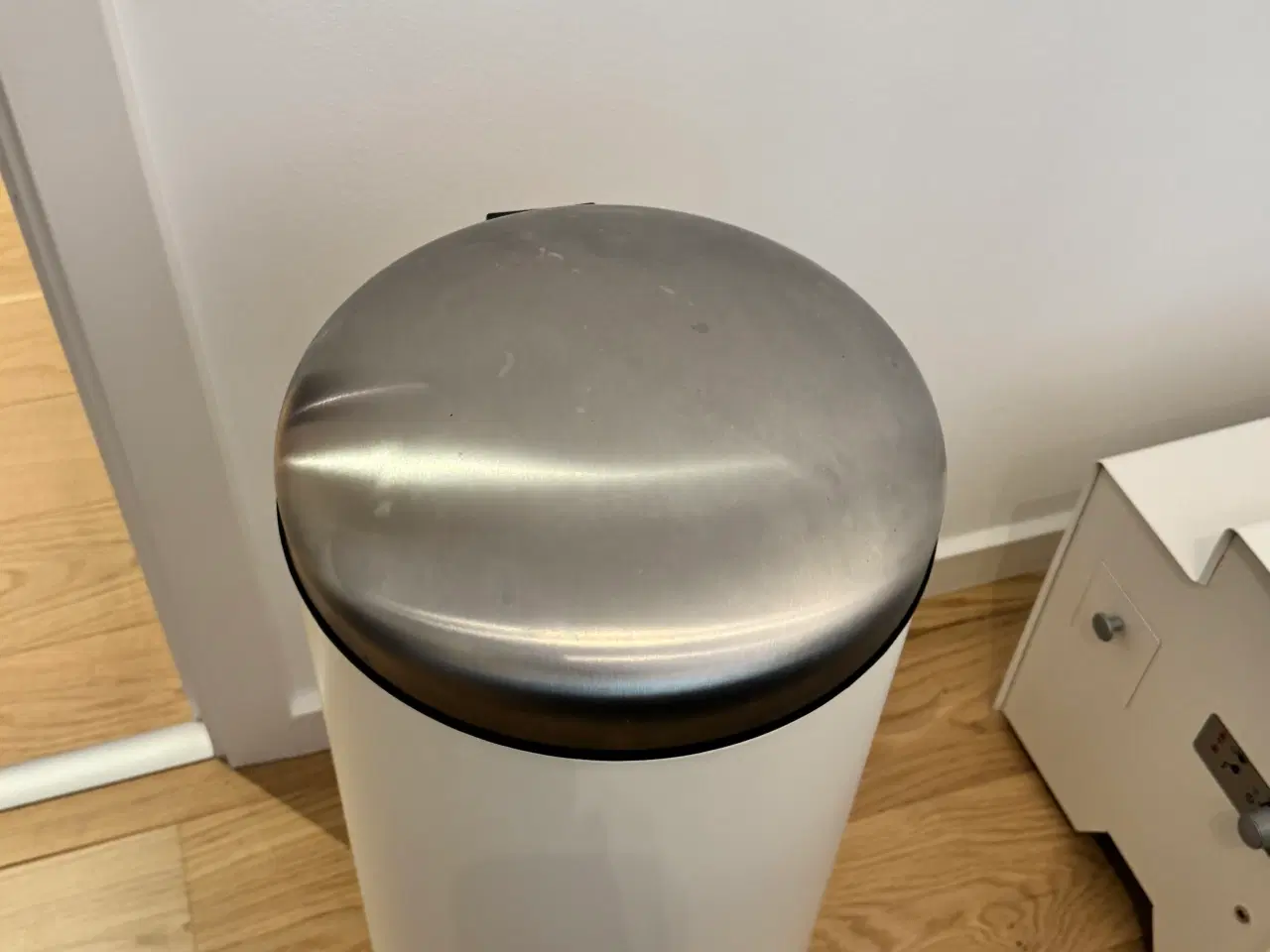 Billede 2 - Hvid pedalspand 