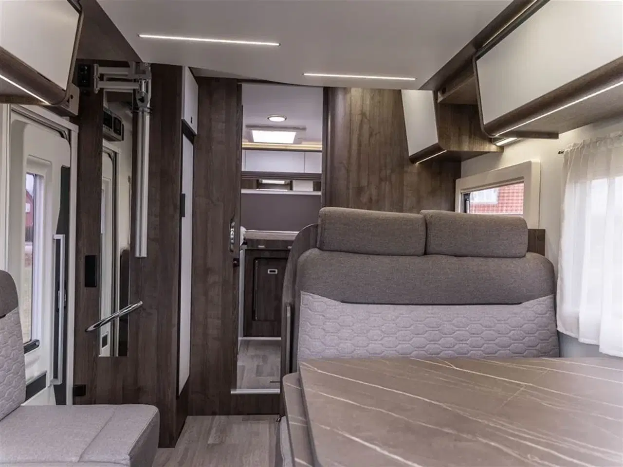 Billede 2 - 2025 - Benimar Tessoro 463 NK   Populær enkeltsengscamper