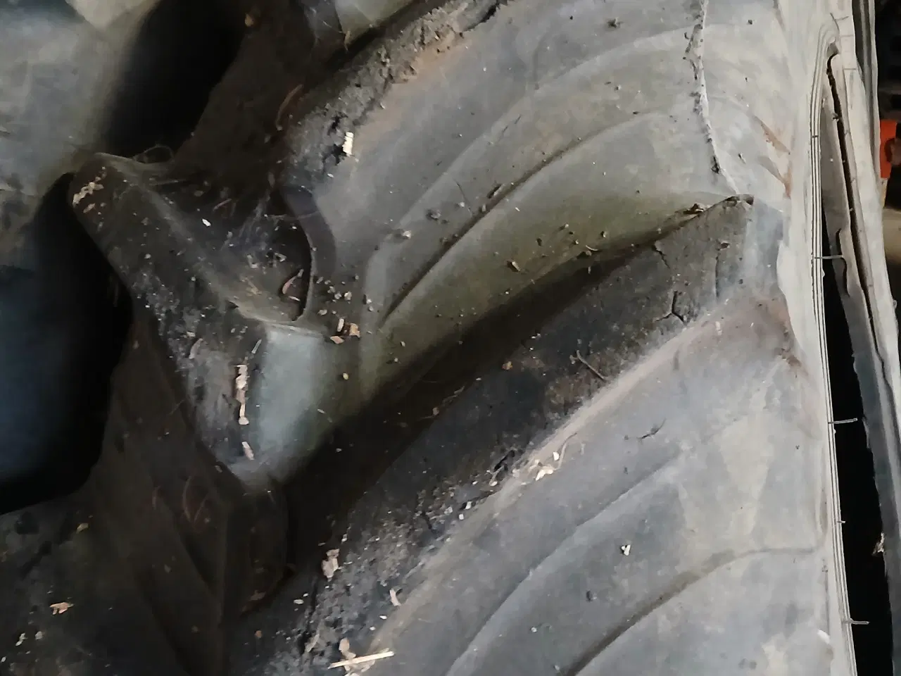 Billede 2 - 2 stk fine Taurus traktor bagdæk.