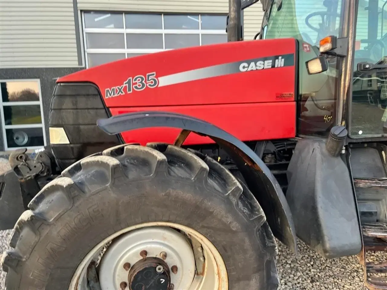 Billede 13 - Case IH MX135 Handy traktor med frontlift, orginal vægtklodser og nye bremser.