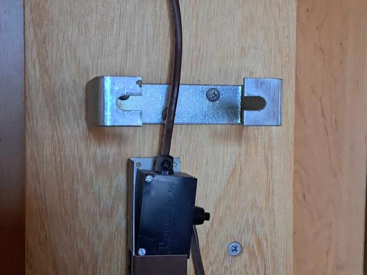 Billede 2 - Lys panel til at hænge over skabe