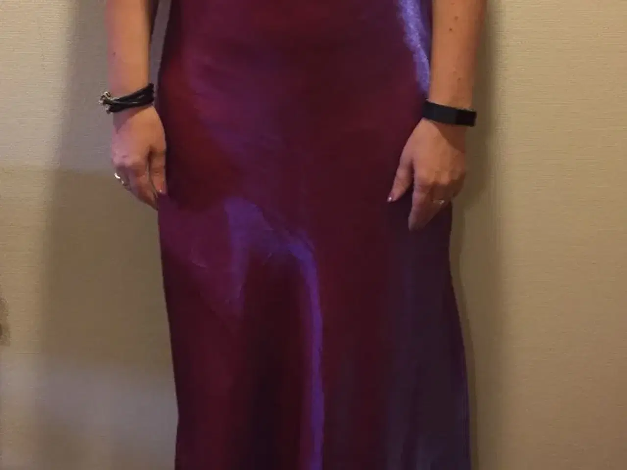 Billede 1 - Smuk galla kjole inkl. sjal str. L