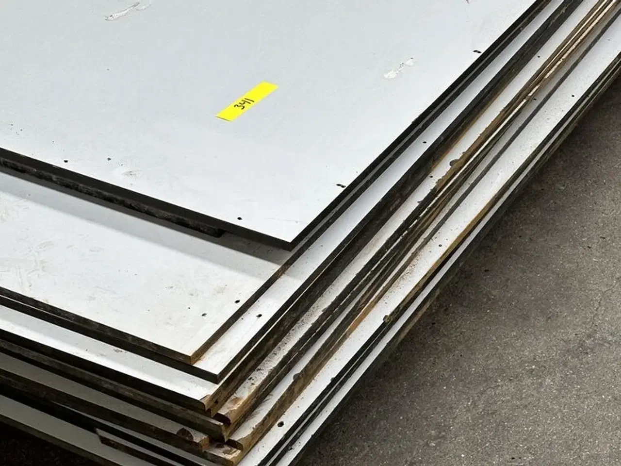 Billede 2 - Kompaktlaminatplader grå med sort kerne 19 styk