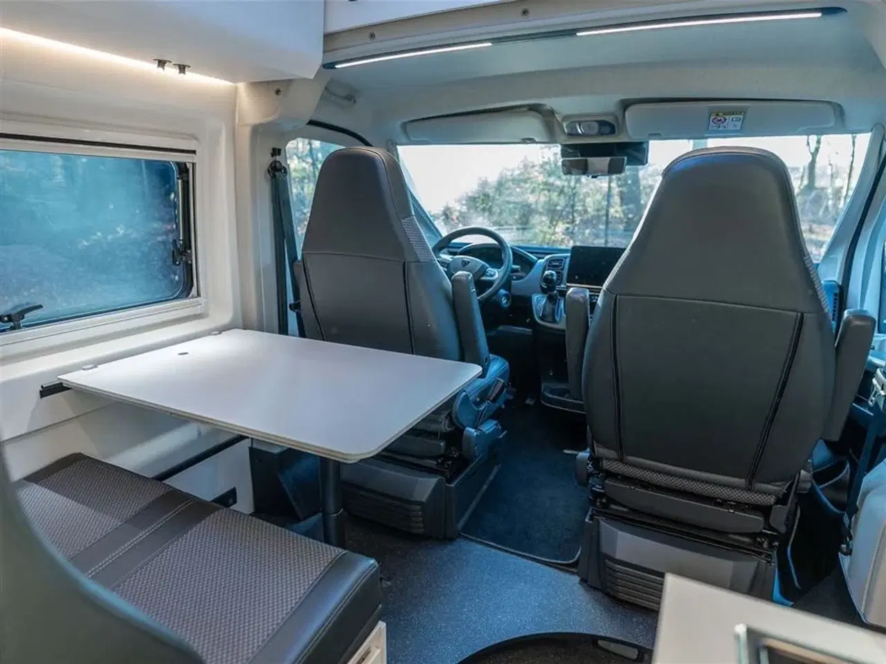 Billede 8 - 2026 - Tourne 6.4 Select aut. gear - Black   Tournes topmodel med langsgående senge