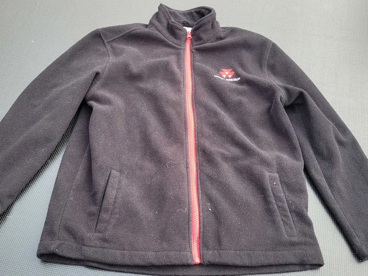 Billede 2 - Fleecejakke str 11-12 år. 150 kr.