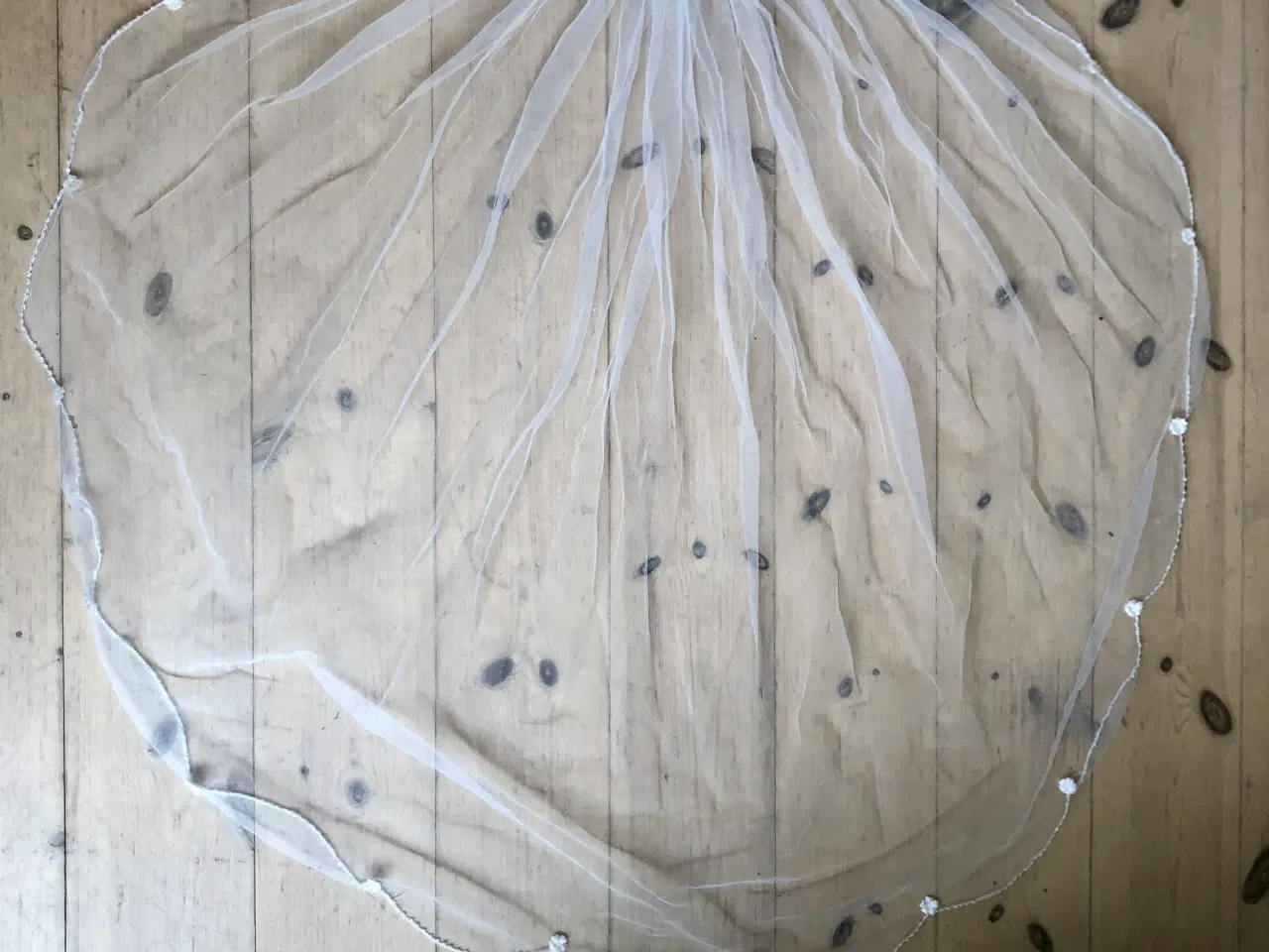 Billede 12 - Lilly brudekjole str 50, slør og sko str 40