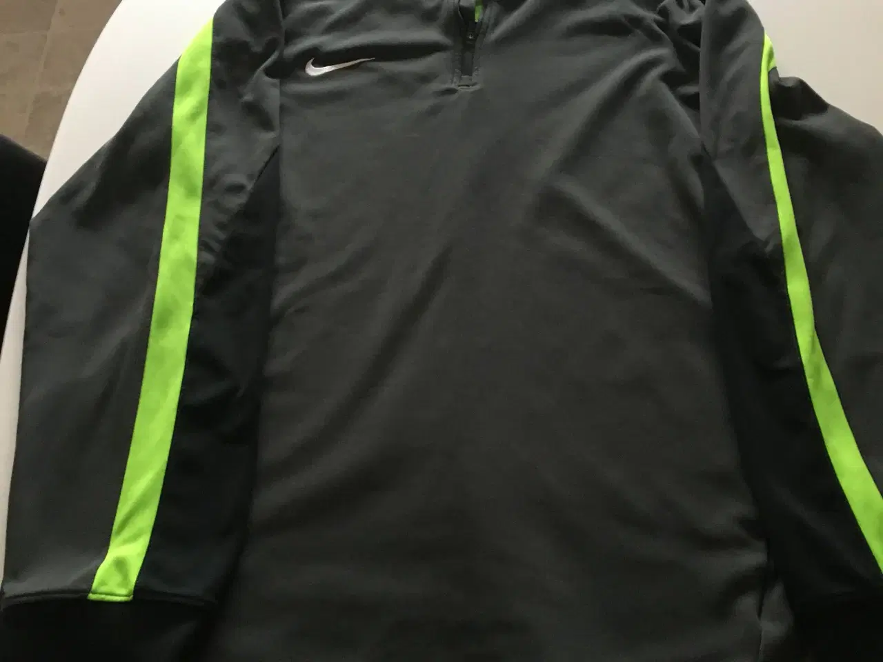 Billede 1 - Nike trøje XL byd