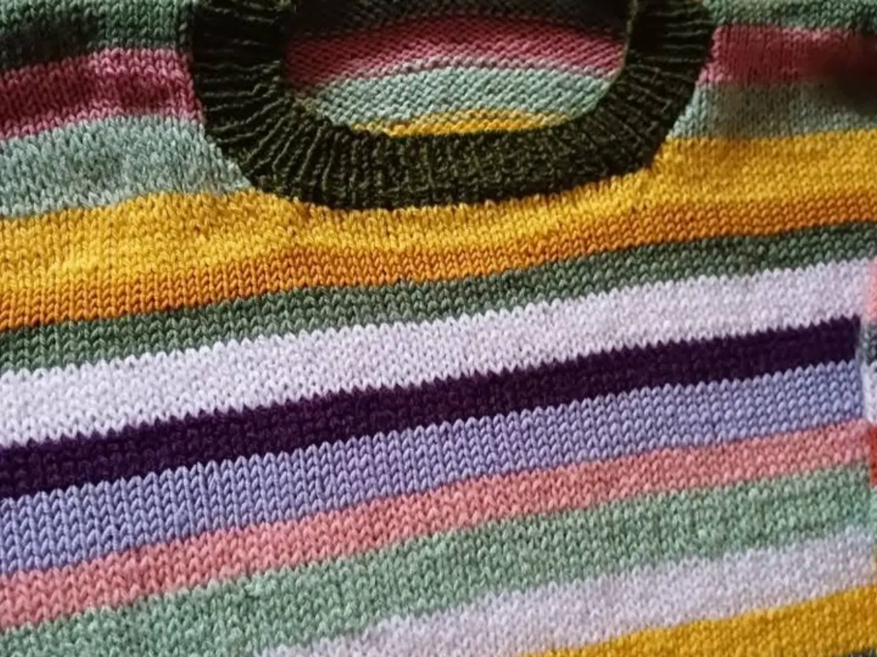 Billede 2 - Strikket uld trøje 