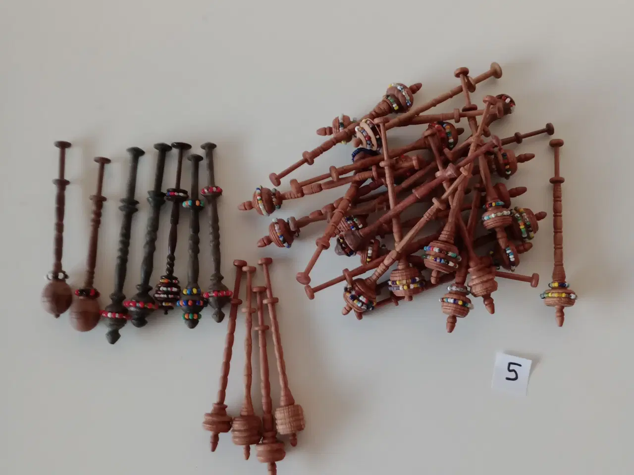 Billede 6 - Kniplepinde: foto + info med alm + perler.