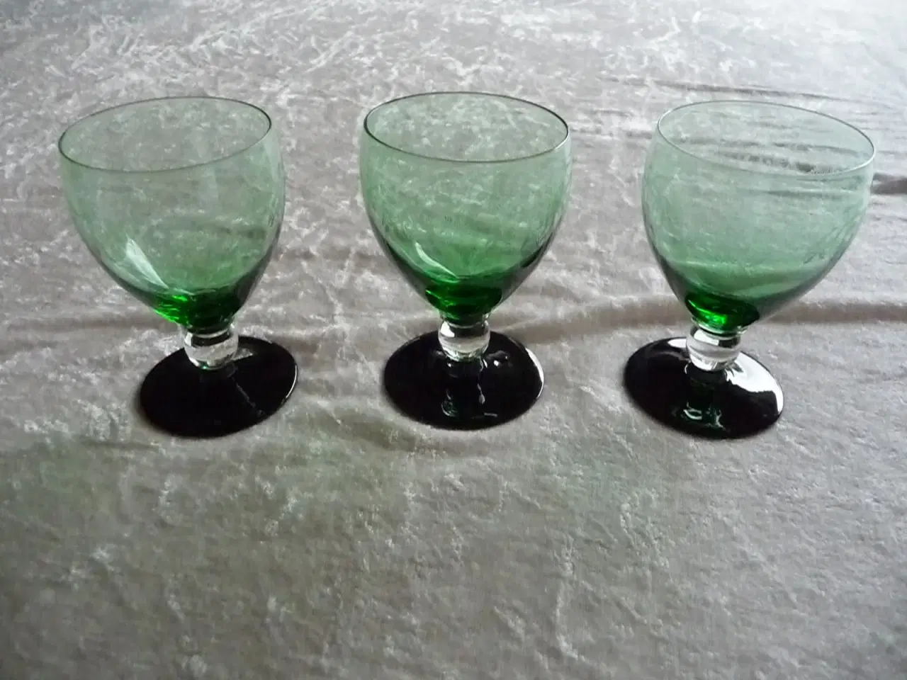 Billede 1 - 3 grøne glas med sort fod.
