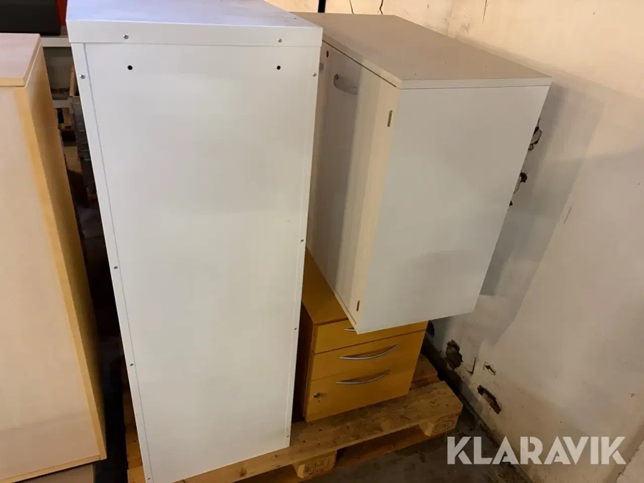 Billede 2 - Lot med kontormøbler - 9 paller