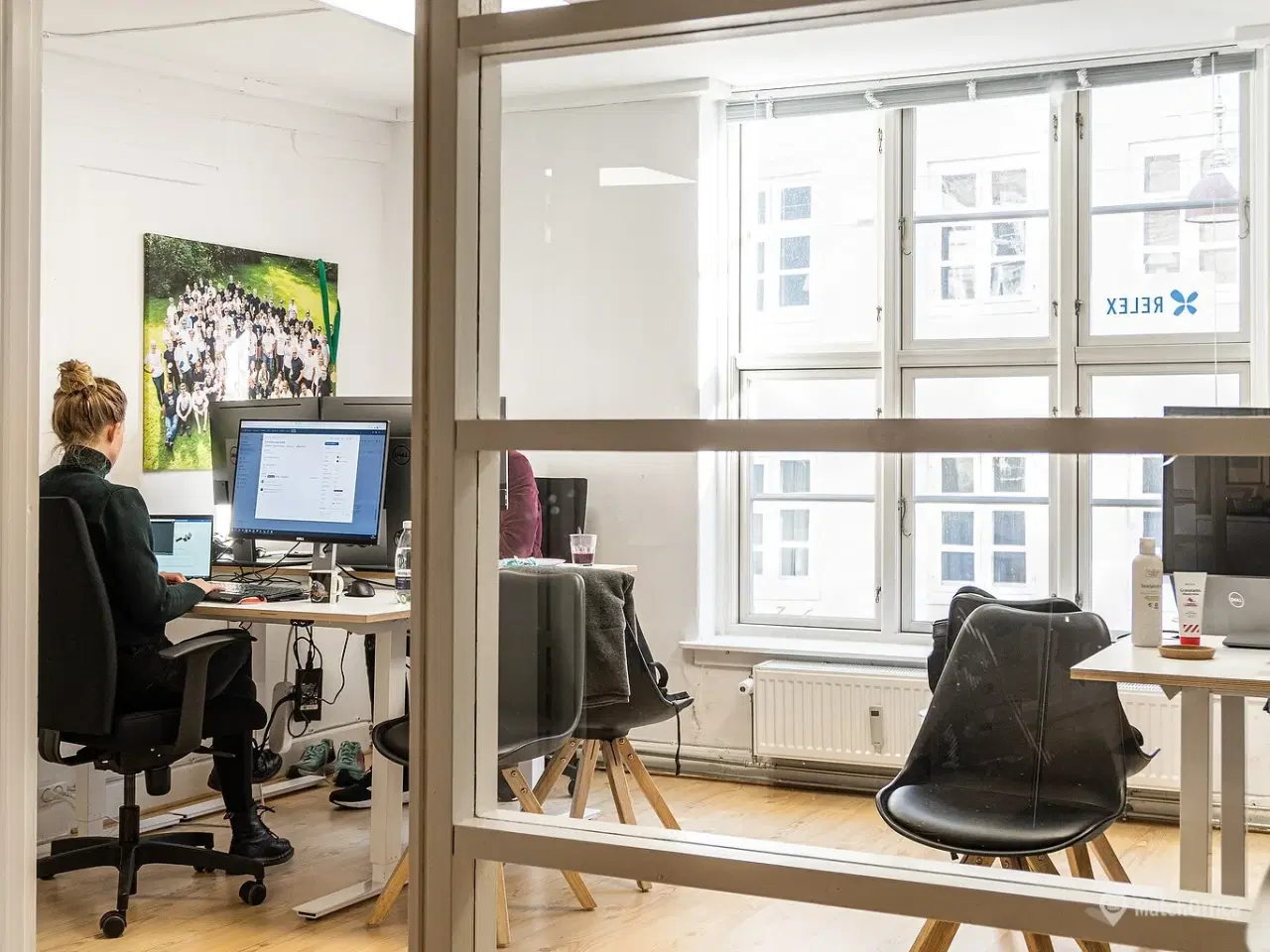 Billede 3 - Nyistandsat. fuldt møbleret kontor i historisk ejendom – centralt og roligt beliggende i København