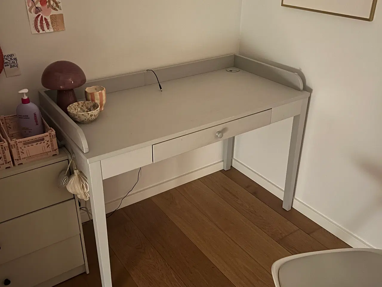 Billede 1 - Makeupbord fra IKEA 