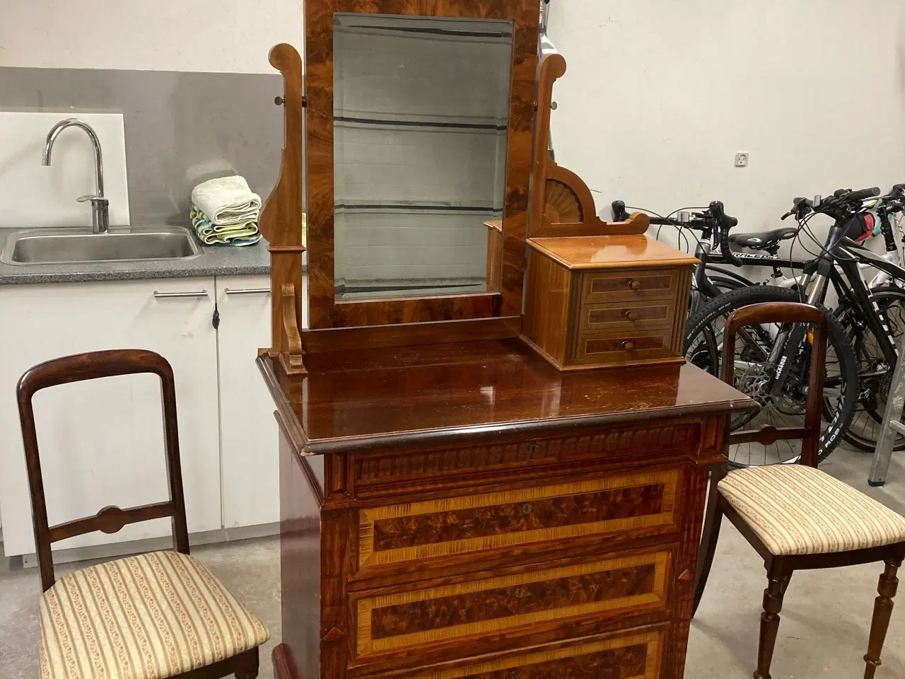 Billede 1 - Toiletmøbel og to stole