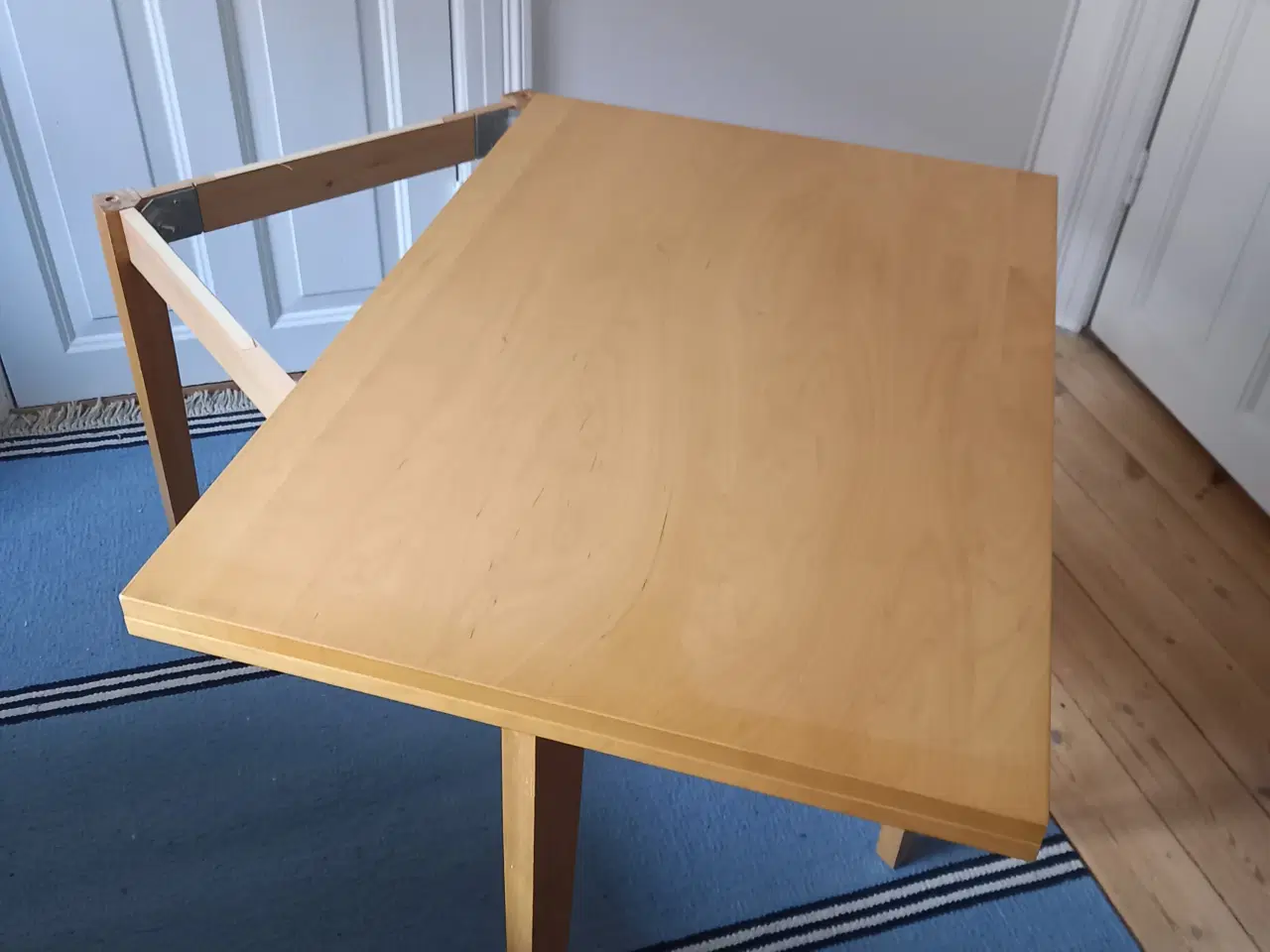 Billede 3 - Spisebord - bordplade kan drejes og foldes ud