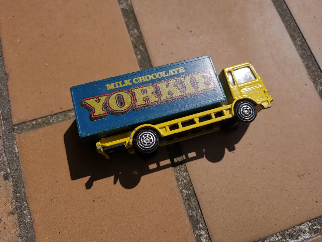 Billede 3 - Corgi Milk Chocolate Yorkie M.A.N. Truck Lastbil