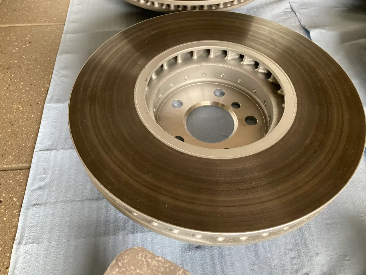 Billede 5 - Bremseskiver til BMW G30 og G31. "Fabriksnye"