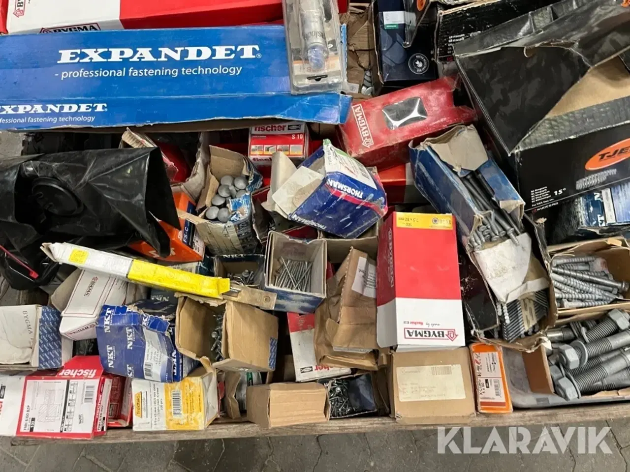 Billede 11 - Lot - Blandet skurer, søm med mere.